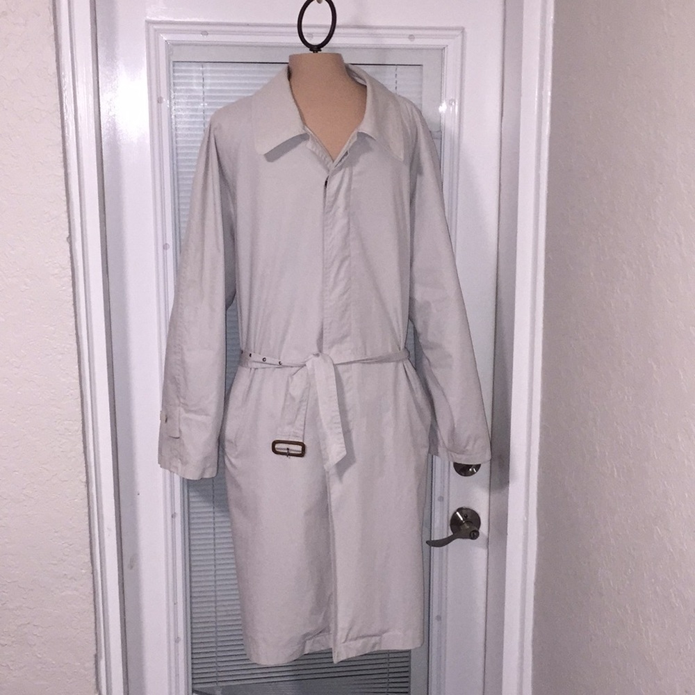 Salvatore ferragamo trench coat. Men’s. Clean vint